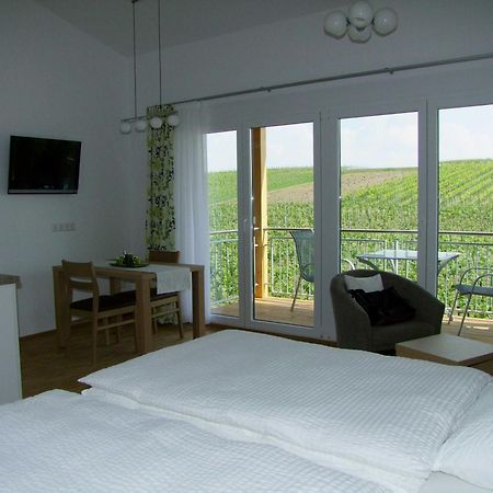 Apartamento Winzerhof Schmid Schwaigern Exterior foto